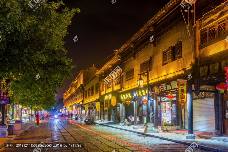 中国山东潍坊青州古城老街夜景