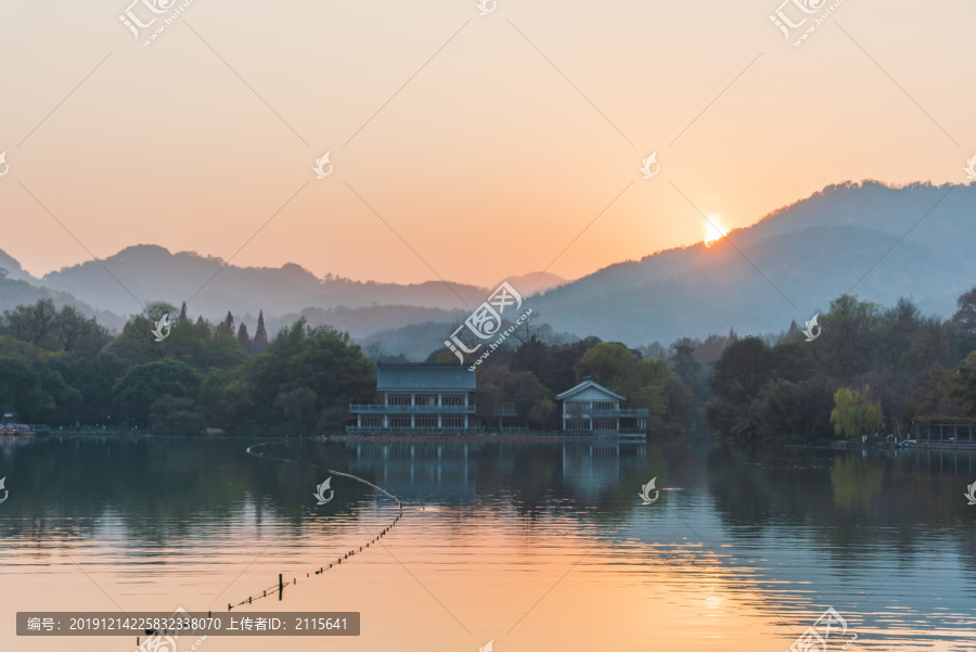 杭州西湖风光花港观鱼黄昏