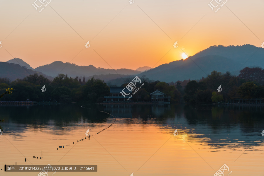 杭州西湖风光花港观鱼黄昏