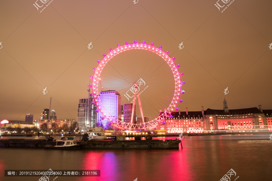 伦敦泰晤士河跨年烟花与灯光秀
