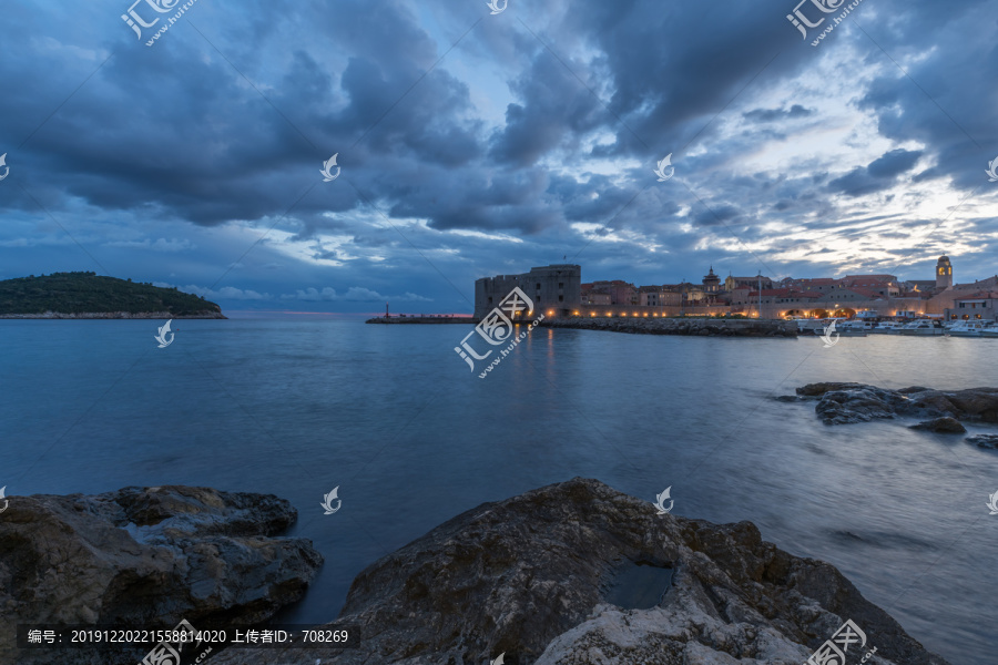 杜布罗夫尼克海老城海边夜景