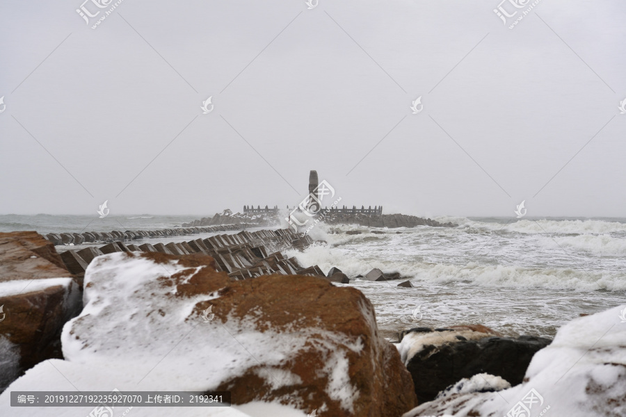 海边雪景