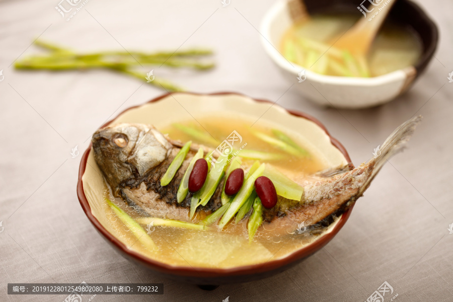 芦笋西瓜皮鲤鱼汤