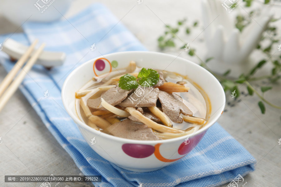 金针菜猪肝汤