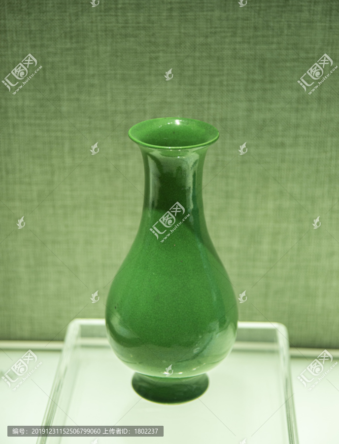 绿釉瓶