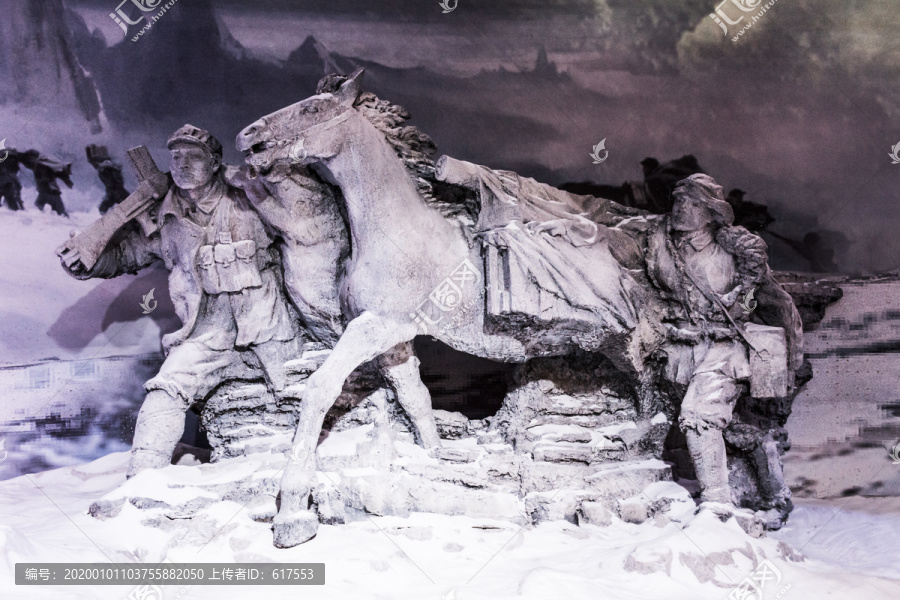 红军过雪山雕塑