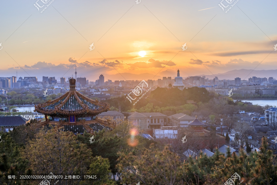 景山辑芳亭中央电视塔白塔夕阳