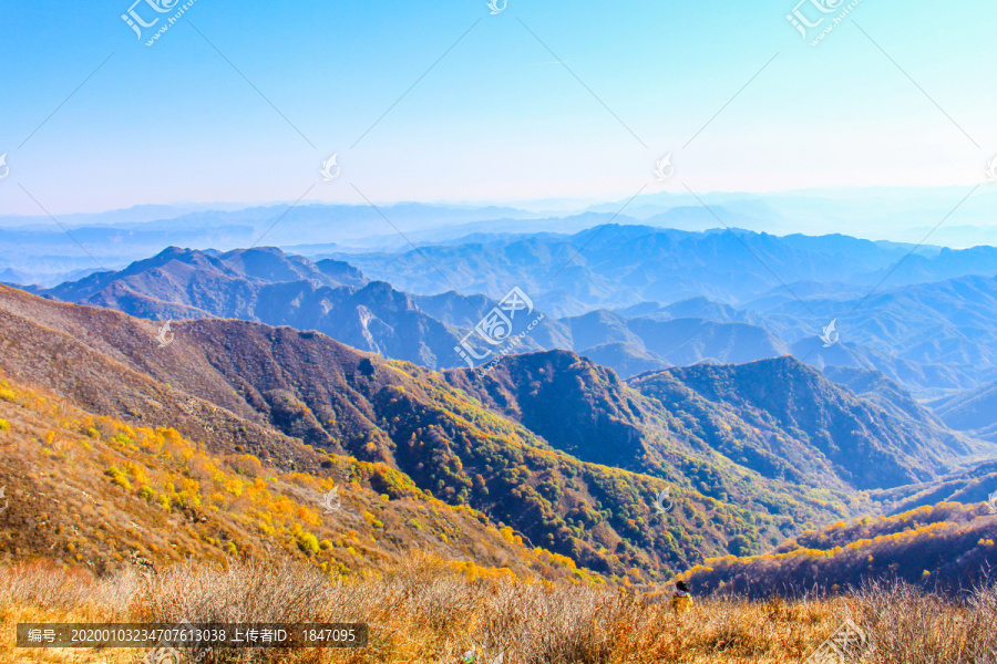 高山秋景