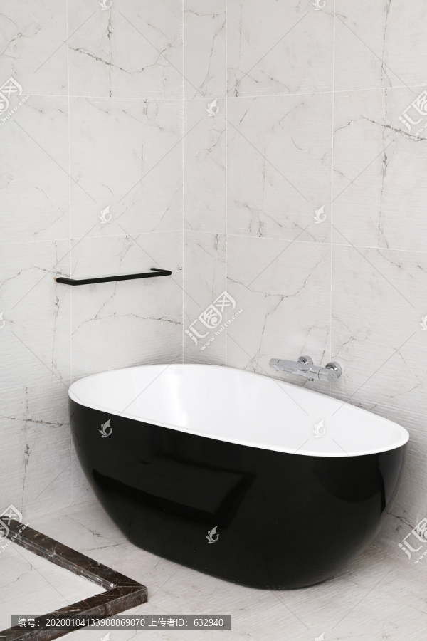 黑色浴缸