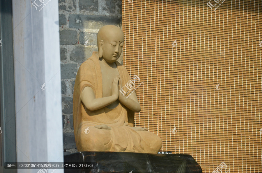 僧人陶瓷塑像