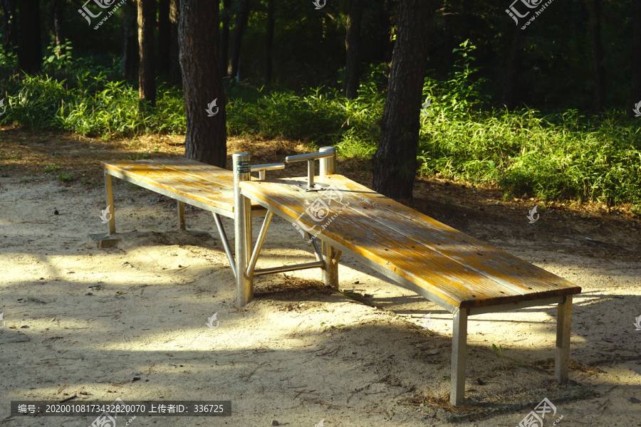 韩国公园公共健身器材仰卧起坐