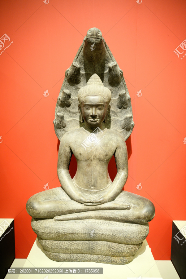 石雕蛇王纳迦护佛像