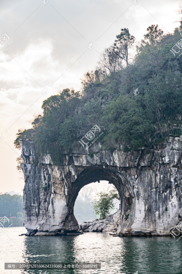 桂林象山公园的象鼻岩