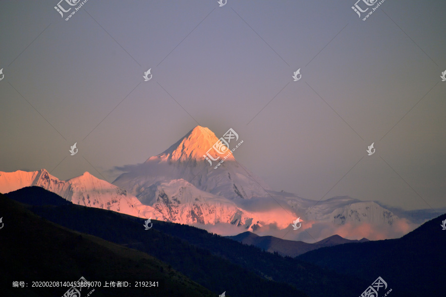 日照贡嘎雪山