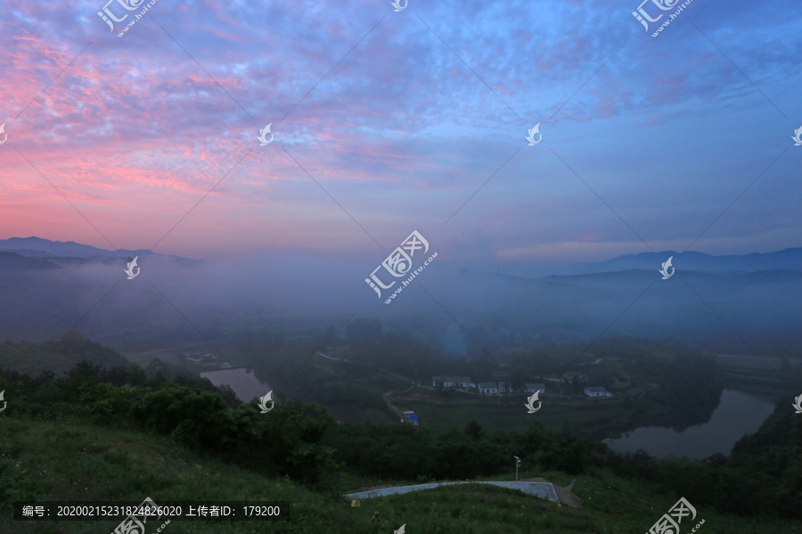 桃花岛日出浓雾