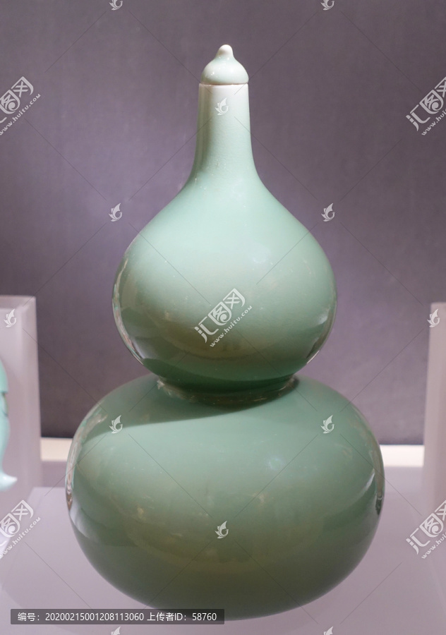 清代冬青釉带盖葫芦瓷瓶