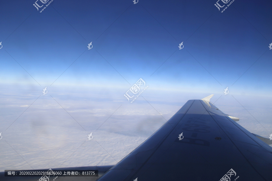 飞机浩瀚太空