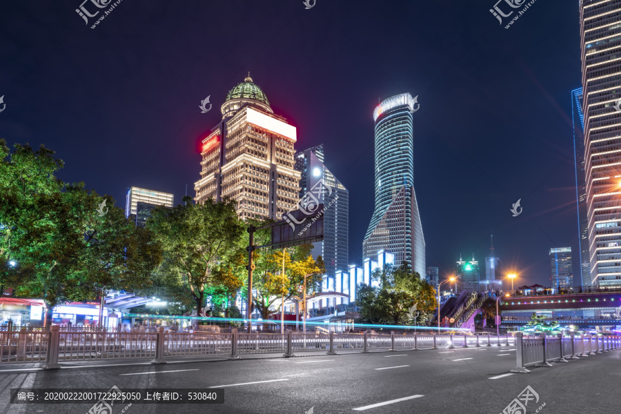 上海cbd街道夜景
