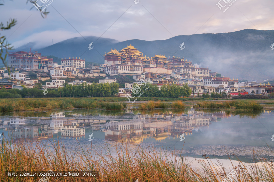 中国云南省松赞林寺旅游风光