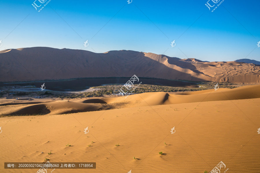 巴丹吉林沙漠湖泊光影21