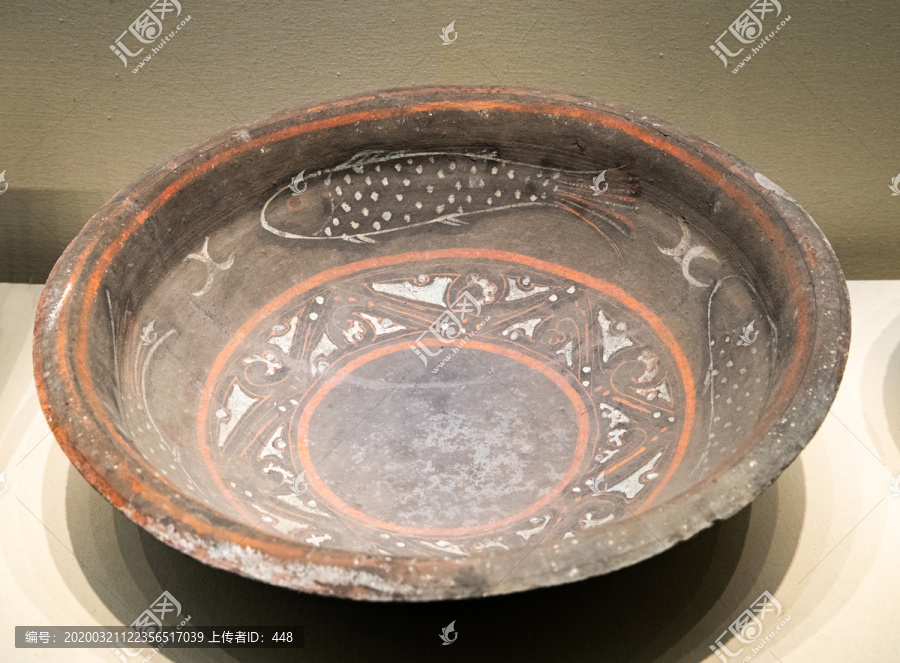 汉代彩绘陶盘