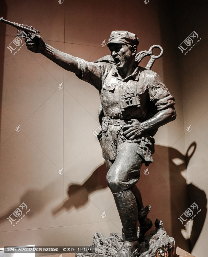 抗战人物雕像