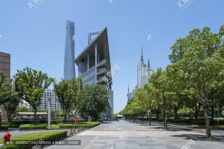 上海cbd摩天大楼和广场街道