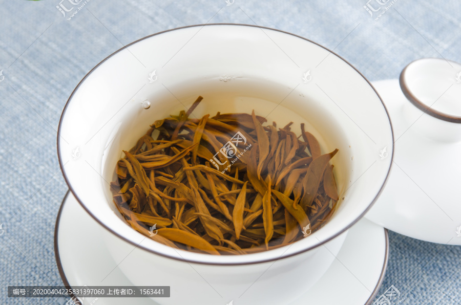 红茶茶底泡开的茶叶