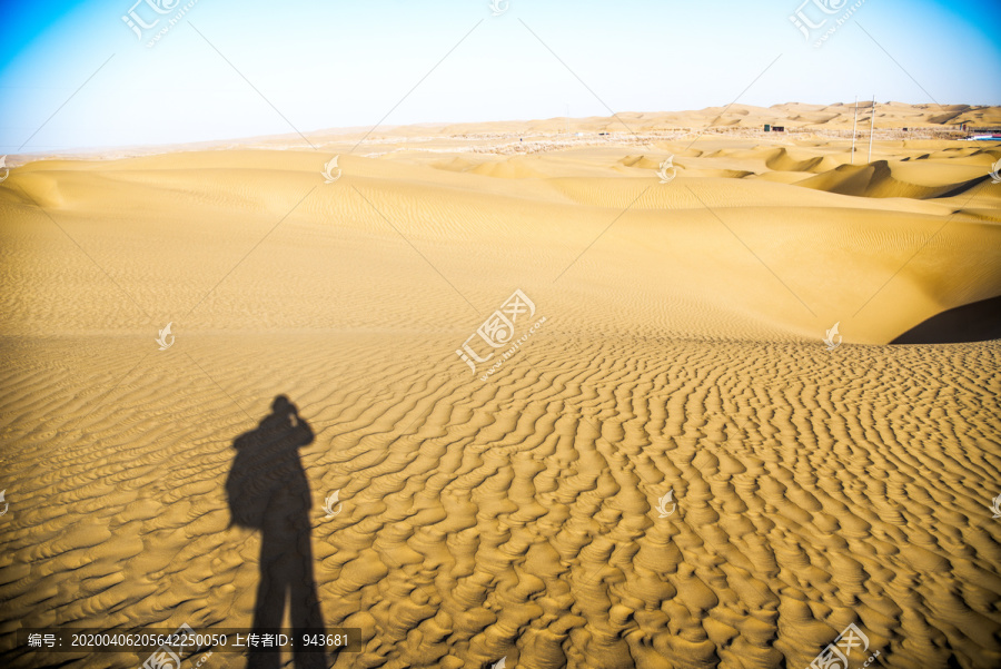 沙漠沙丘上的自拍投影