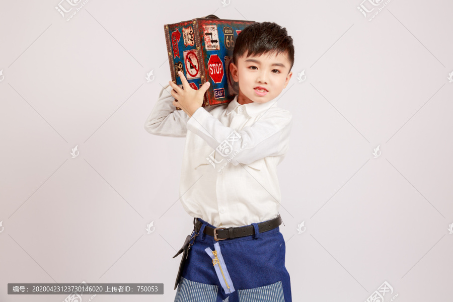 阳光帅气的男孩