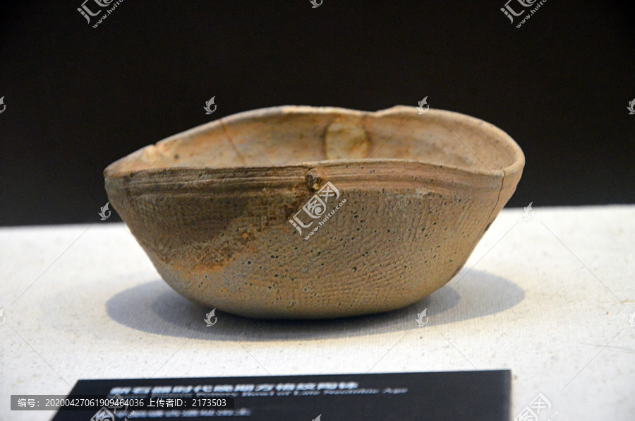 新石器时代晚期方格纹陶钵