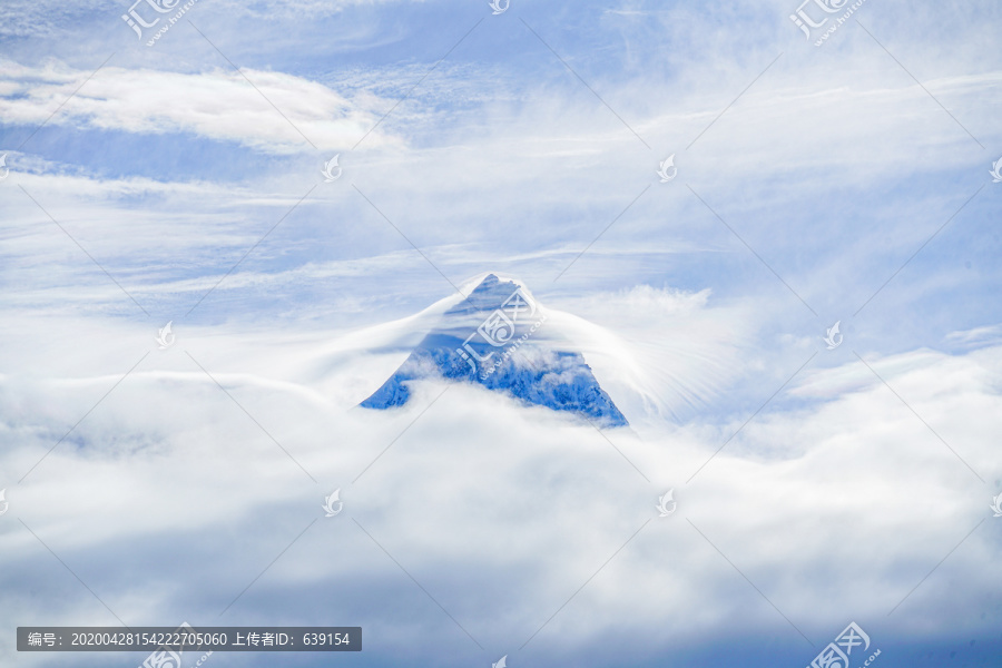 西藏神山南迦巴瓦峰主峰终显真容