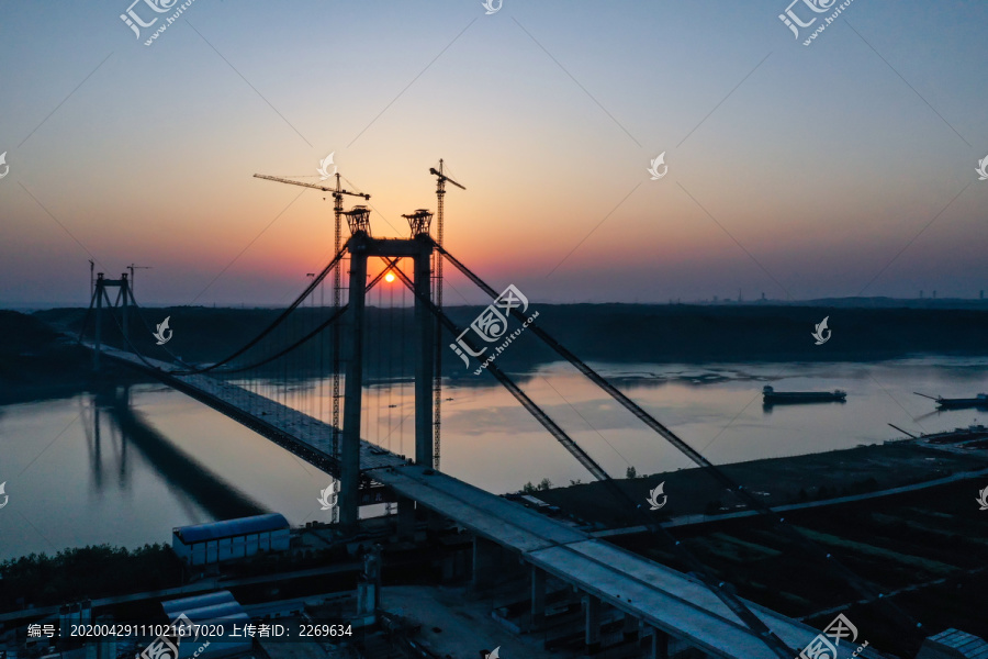 建设中的白洋长江大桥