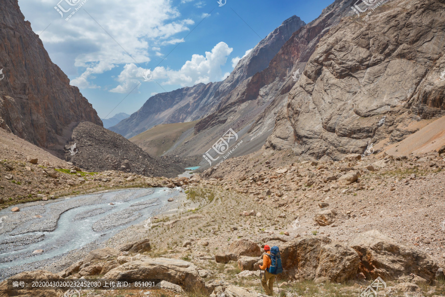 塔吉克斯坦范斯山脉的美丽景色