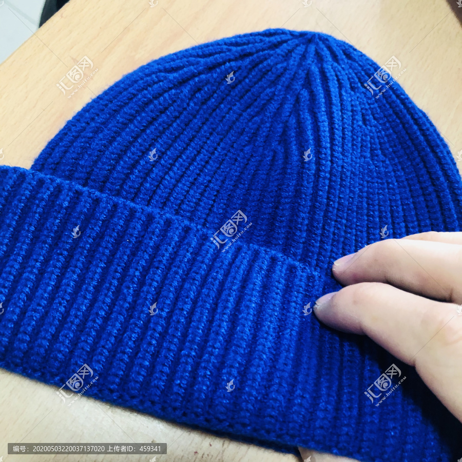 蓝色针织帽