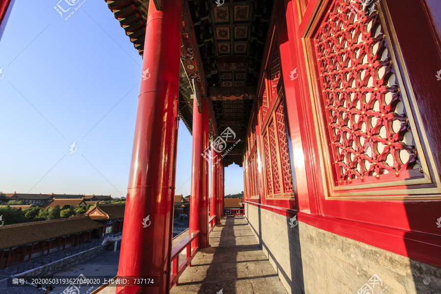 北京故宫午门城楼上的红漆木柱