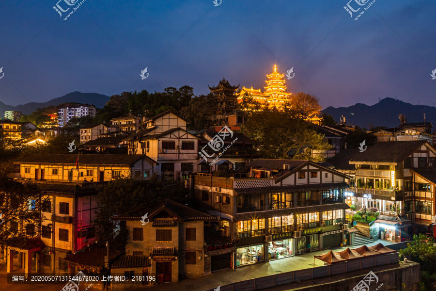 重庆磁器口古镇宝轮寺夜景