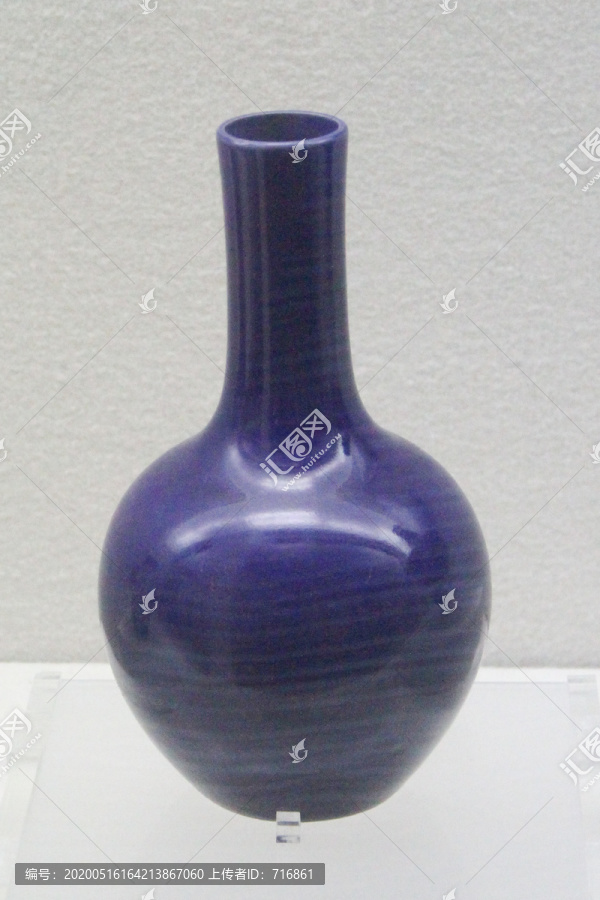 清乾隆霁篮天球瓶