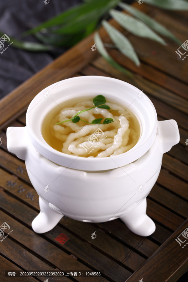清汤墨鱼面