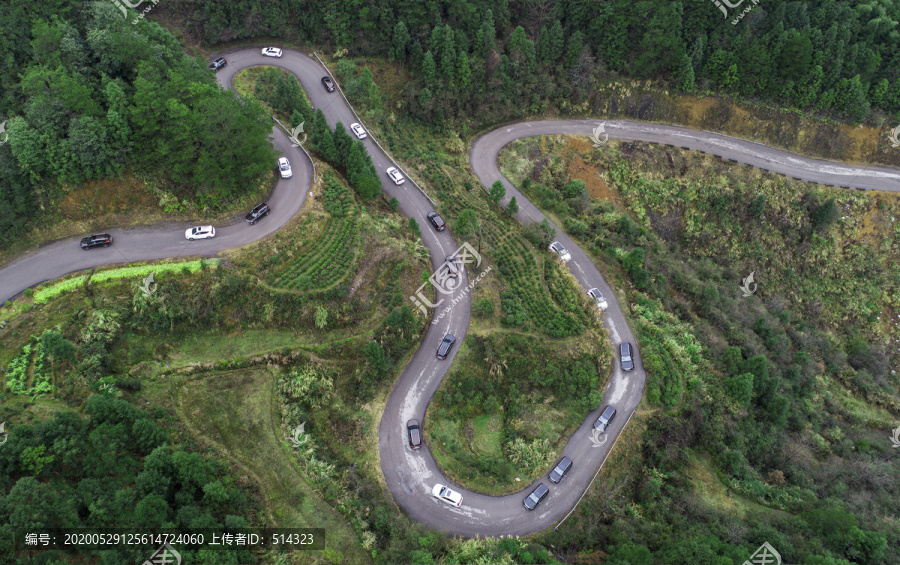 崎岖山路