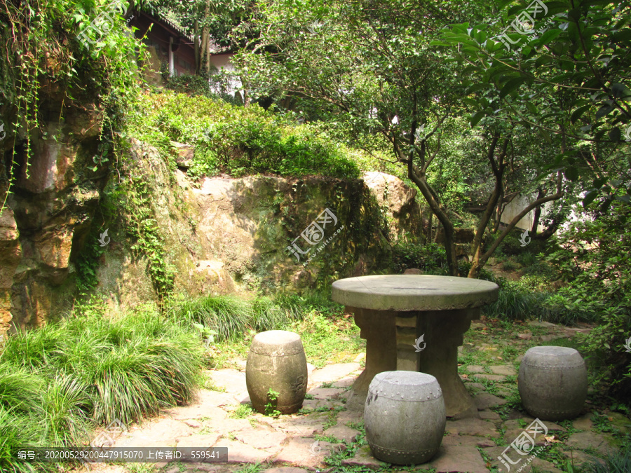 石桌