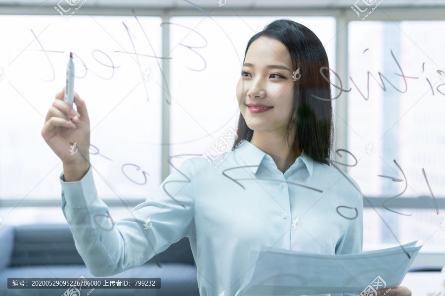年轻商务女士