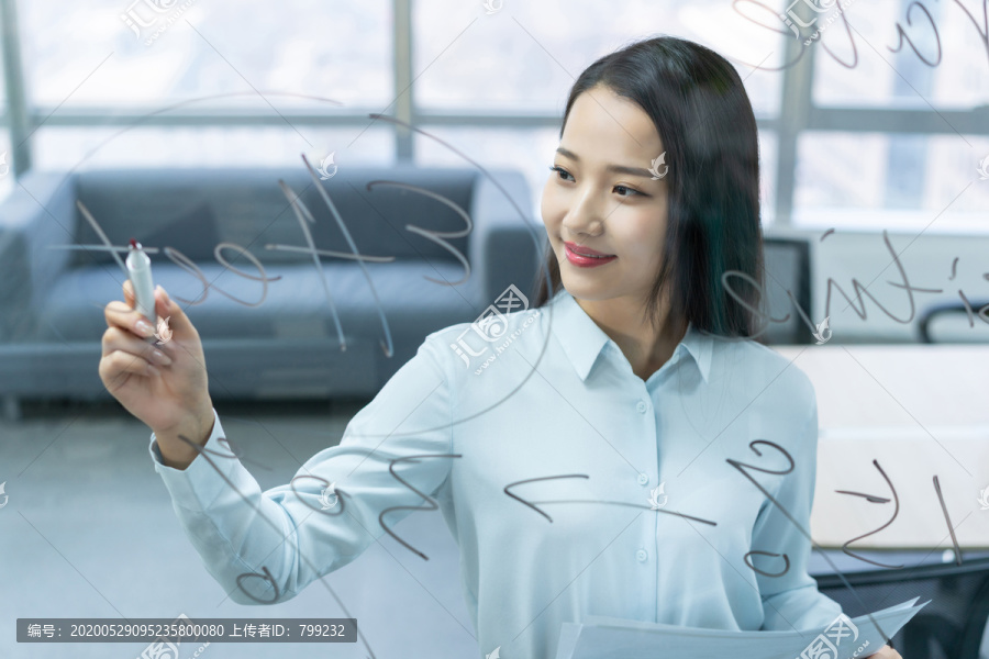 年轻商务女士