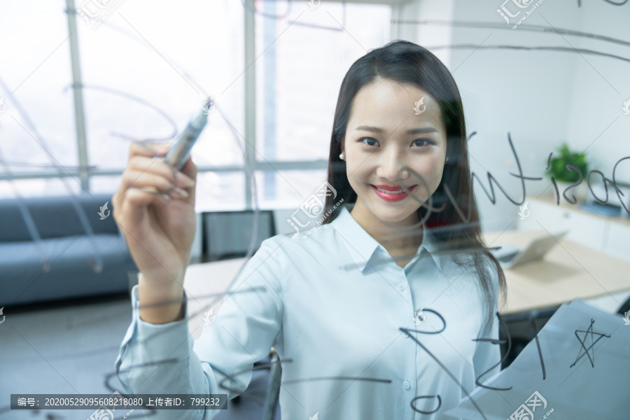 年轻商务女士