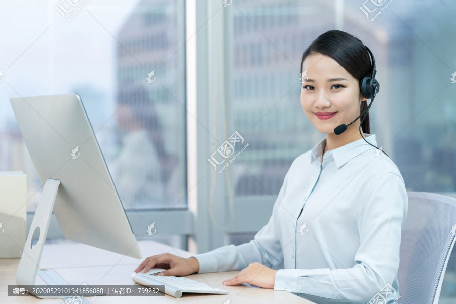 年轻的客服代表