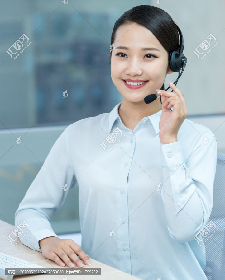 年轻的客服代表
