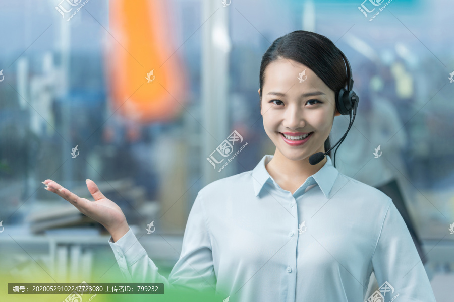 年轻的客服代表