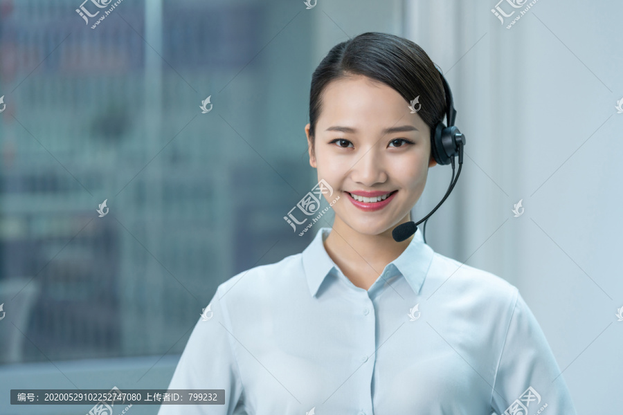 年轻的客服代表