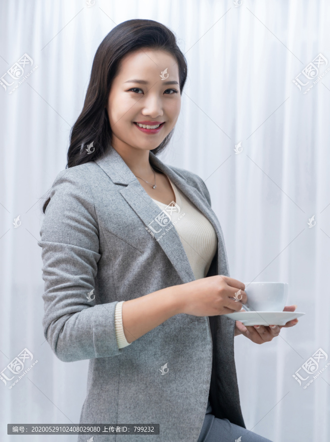 商务女士喝咖啡