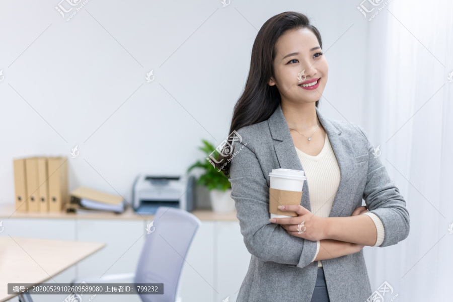 商务女士喝咖啡